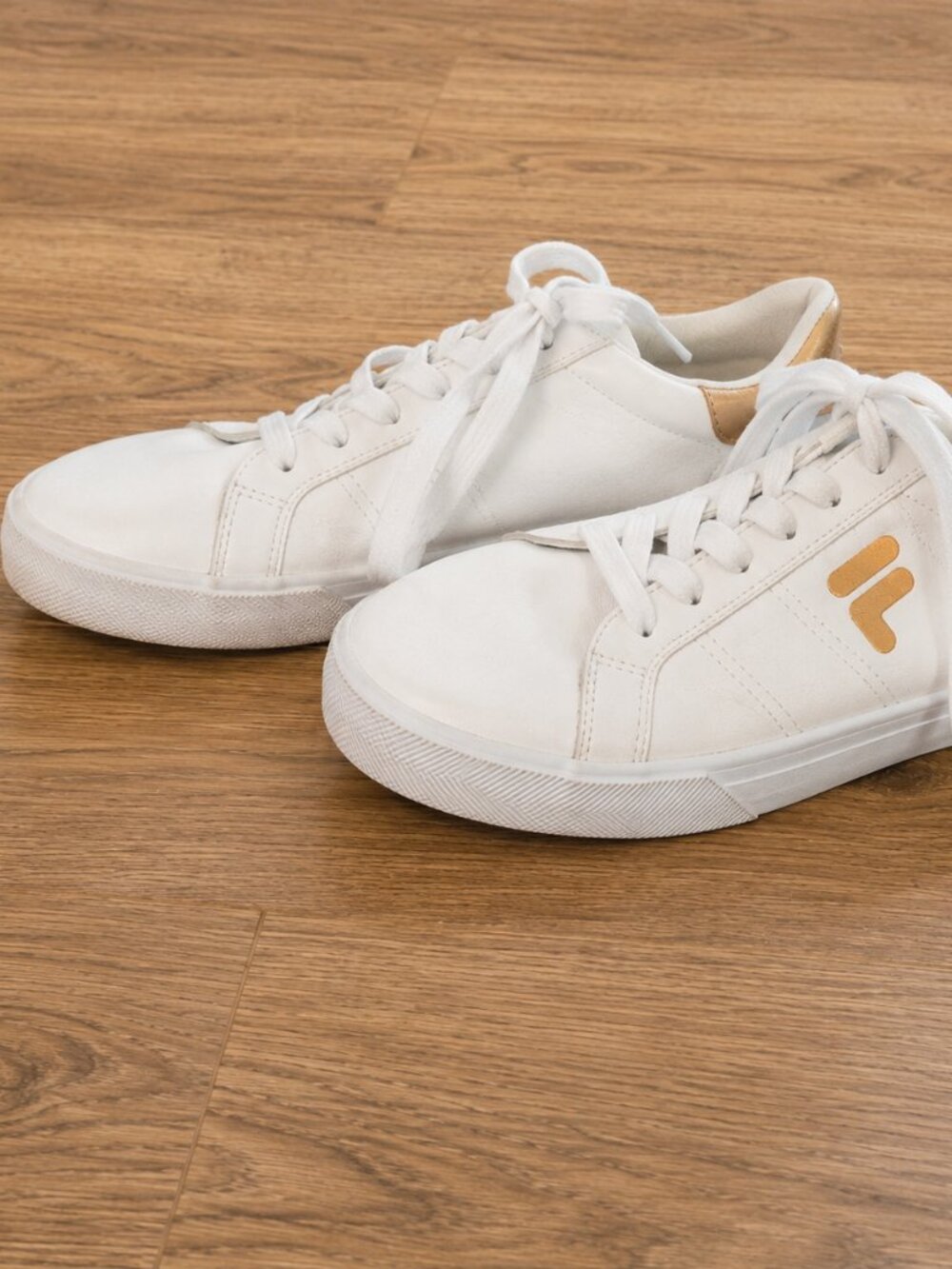 Fila Sneakers Women's Size 6.5 White Rose Gold Accents Low Top - Picture 2 of 10
